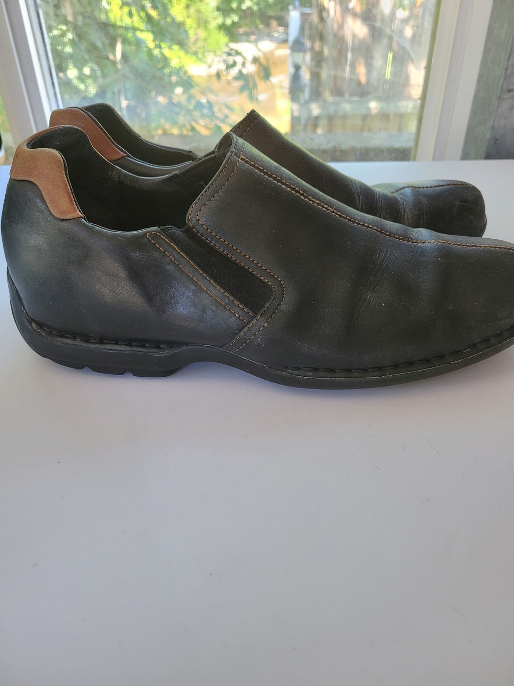 Cole Haan 10.5 Zeno Black Leather Slip-On Loafers with Brown Heel Accent - Picture 2 of 9